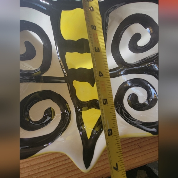 NWT* Stunning Bublebee🐝 Ceramic Dish. - Picture 6 of 6
